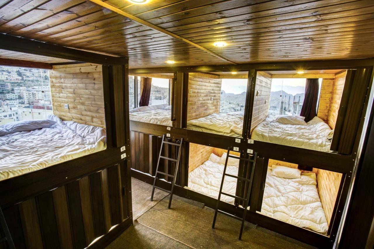 Petra Capsule Hostel Вади Муса Экстерьер фото